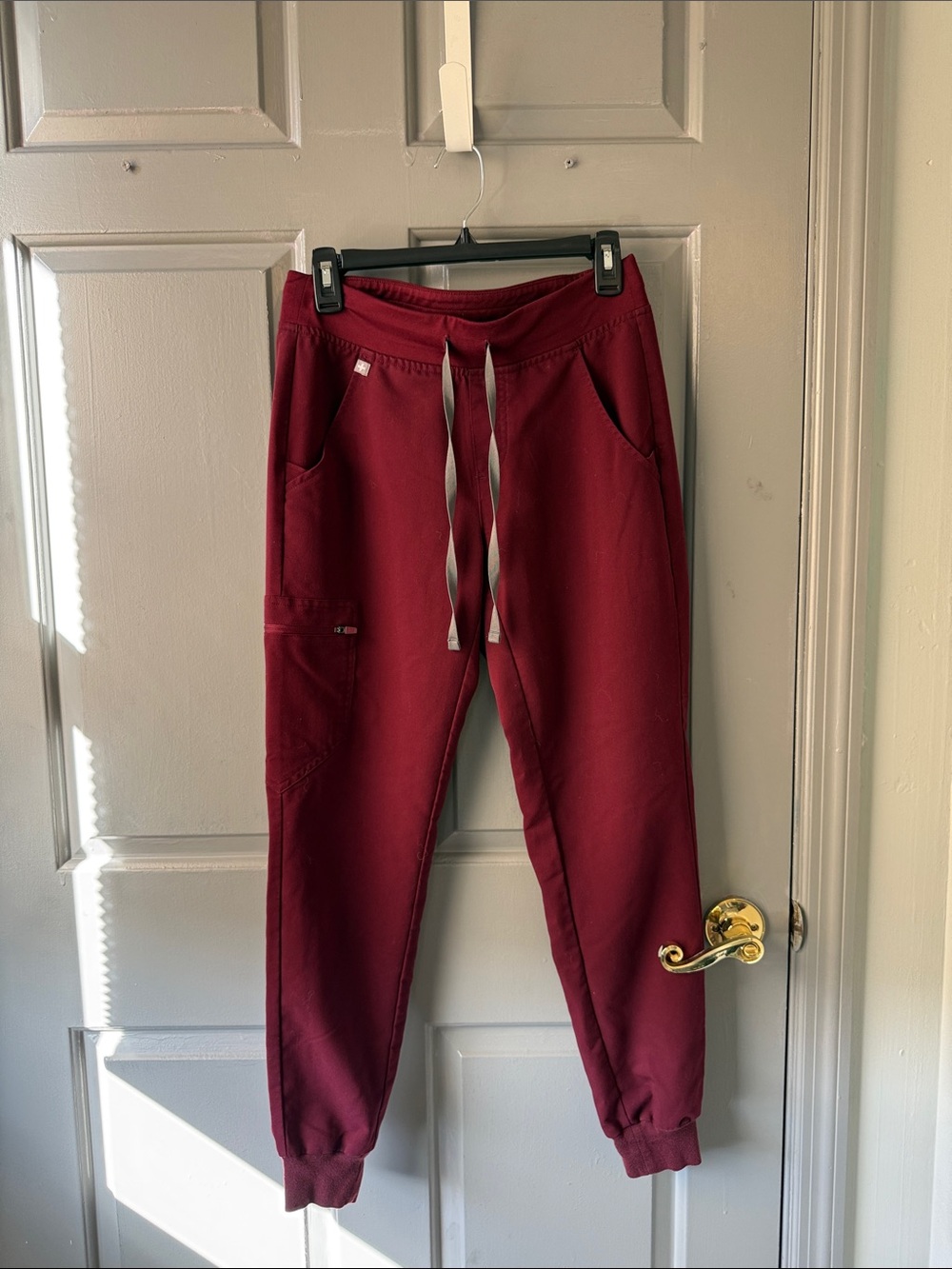 Figs Women’s Burgundy Jogger Sweatpants with Drawstring